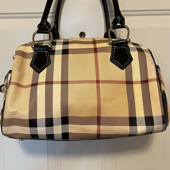 Authentic Burberry Purse - Picture 13 of 13